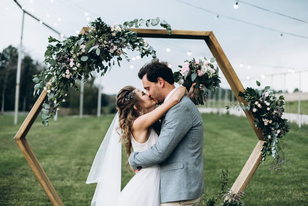 Soulful,Photo,Of,The,Newlyweds,Hugging,And,Kissing,Each,Other